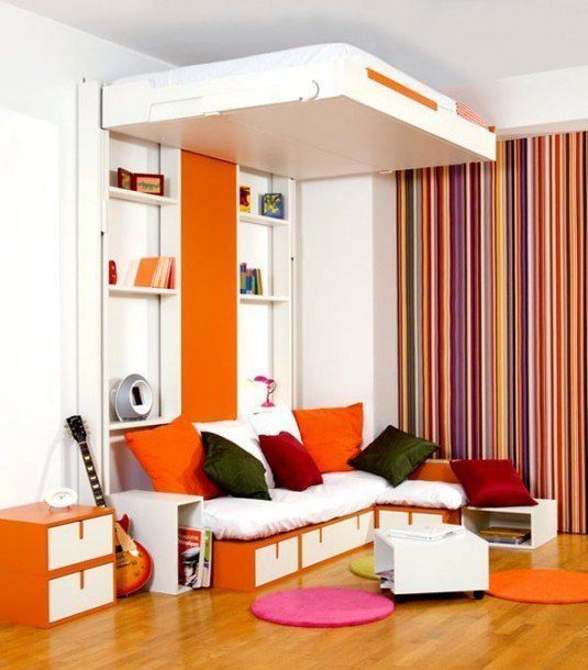 <img alt="помаранчева спальня" src="http://desingfor.at.ua/Spalny/1/small-bedroom-orange-and-white-535x610.jpg"/>
